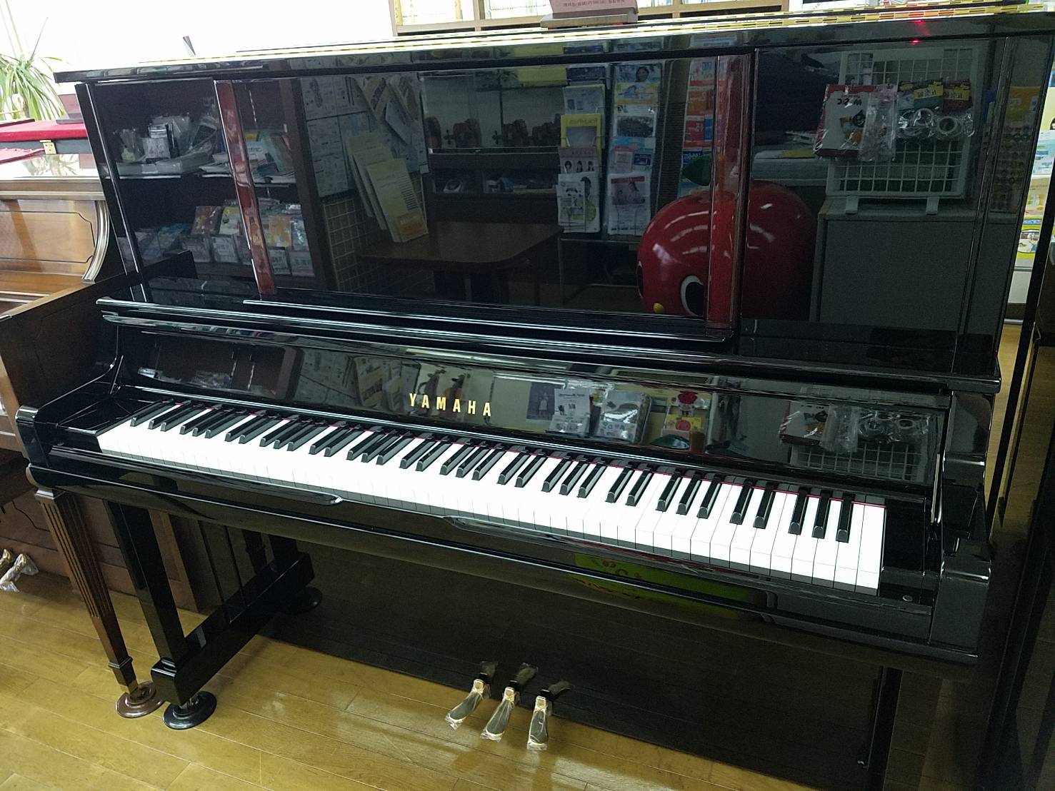 中古ピアノ　ヤマハ　UX300