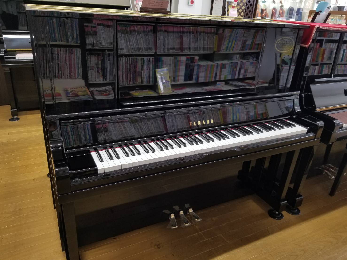 ヤマハ　中古ピアノ　UX-30A