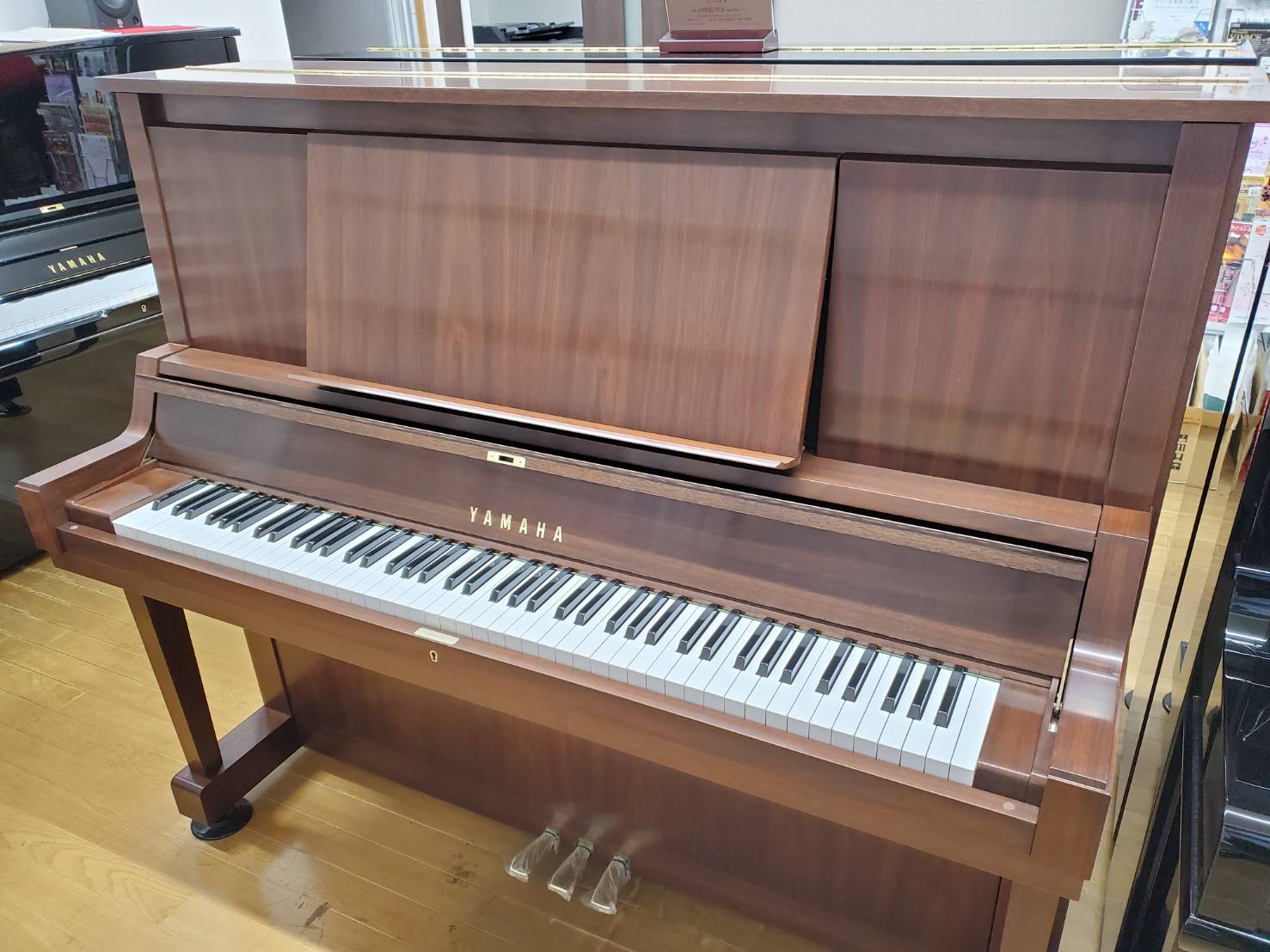 ヤマハ　中古ピアノ　W102BW