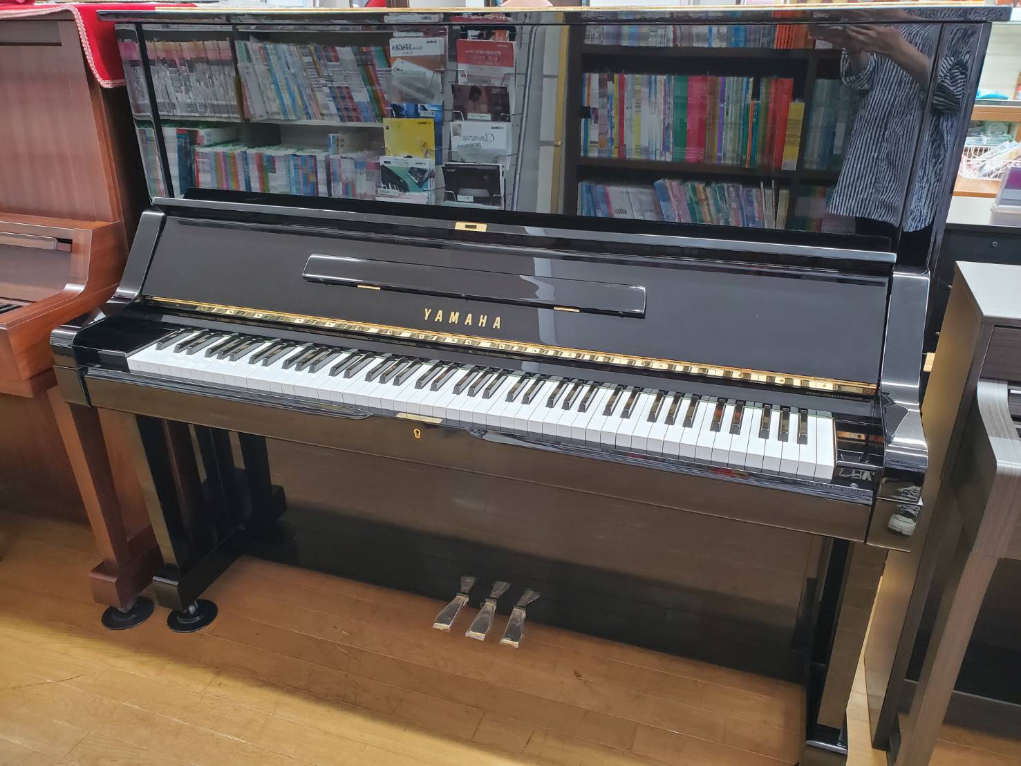 ヤマハ　中古ピアノ　UX