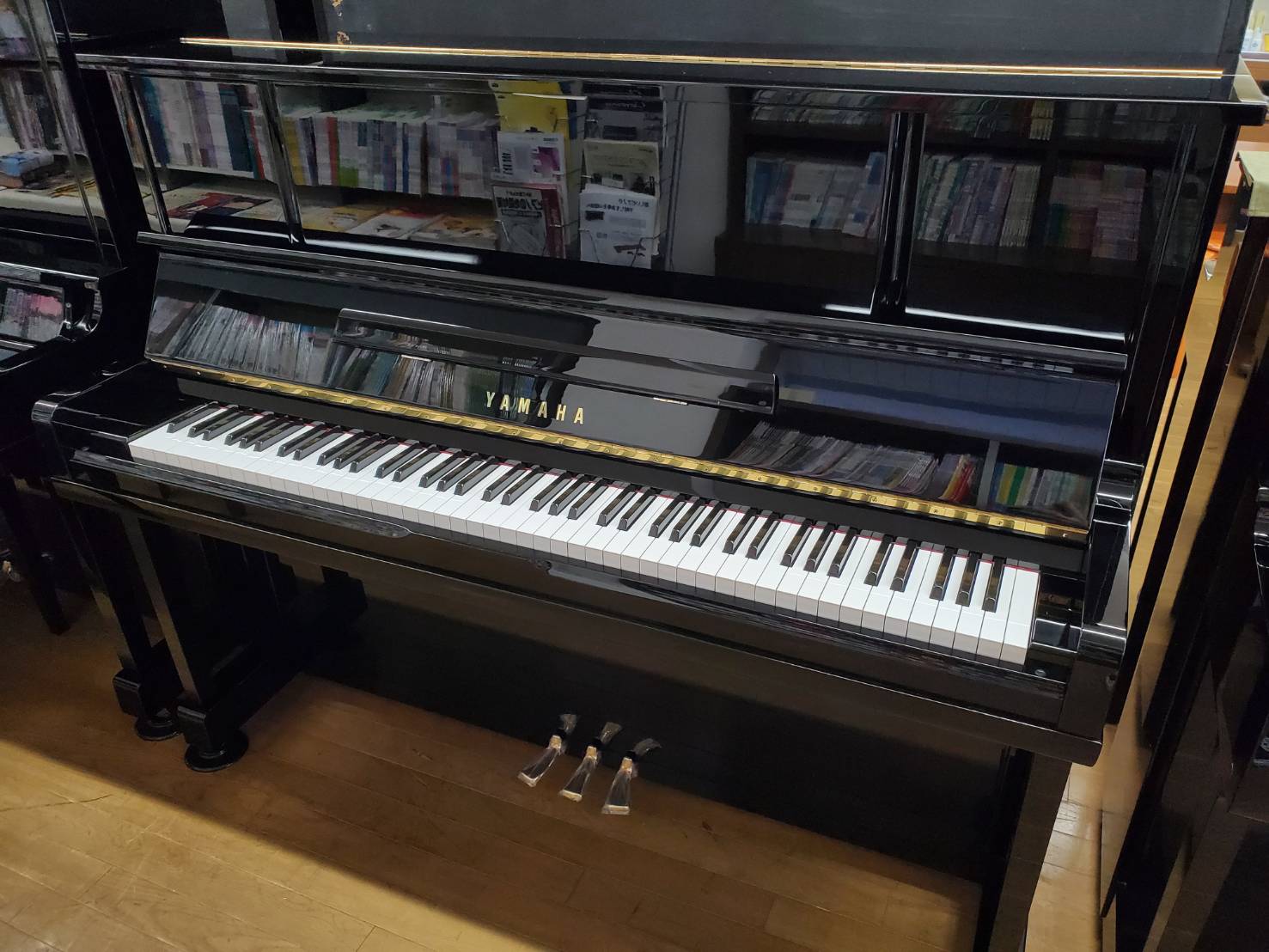 サカエ楽器レストアピアノ　UX10BL