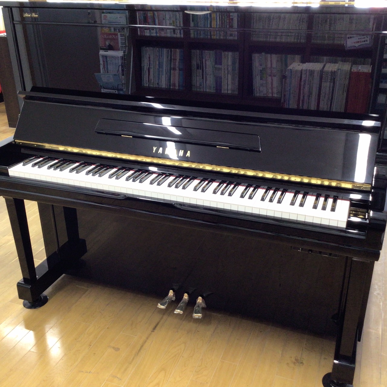 サカエ楽器　レストアピアノ　ヤマハU300SX